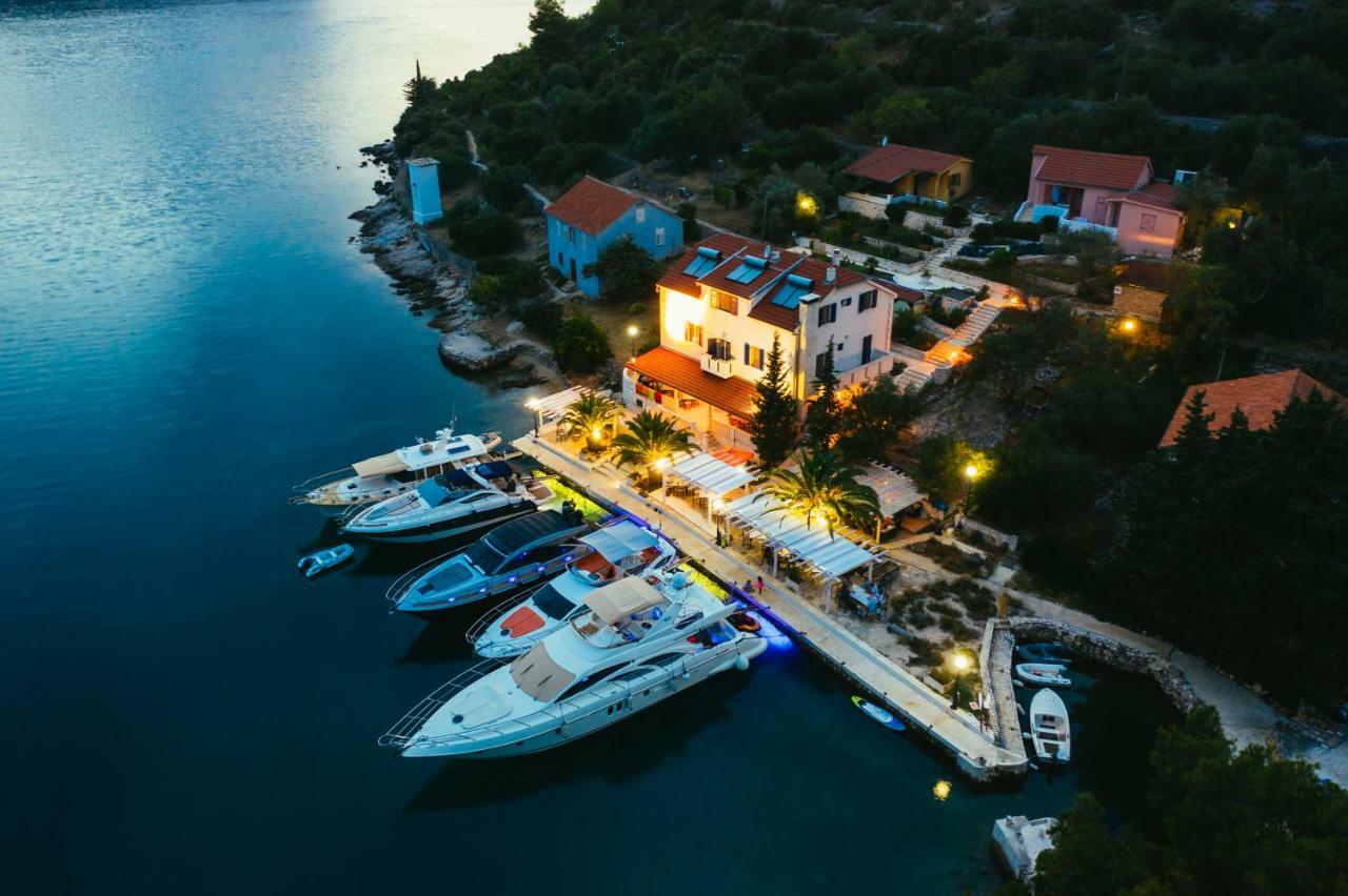Villa Rava Hotel & Restaurant Exterior foto
